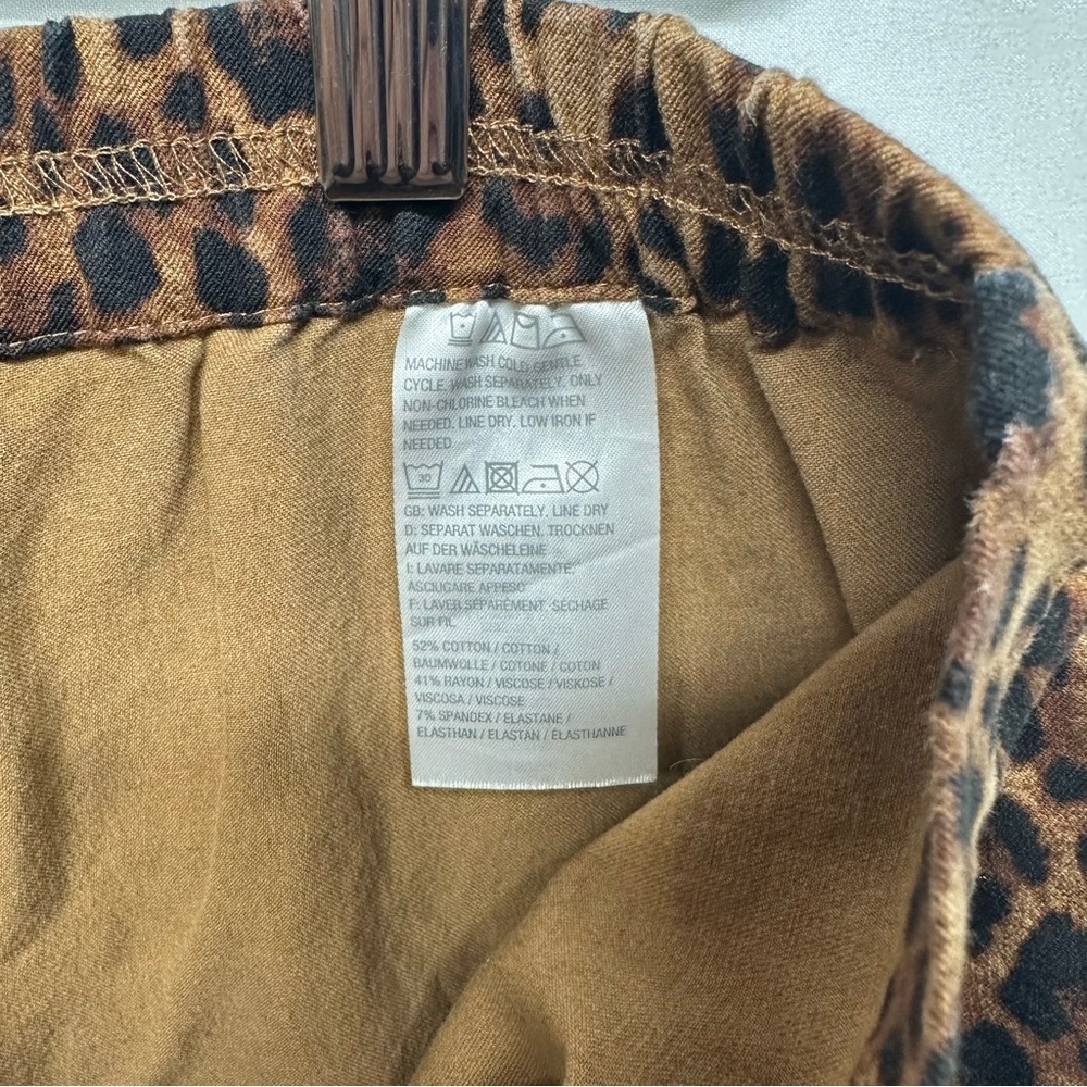 Isaac Mizrahi Leopard Print Stretch Pants Women’s Size 10 - Picture 4 of 8